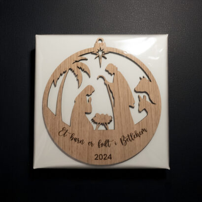 Årshophæng 2024 - Et barn er født i Betlehem